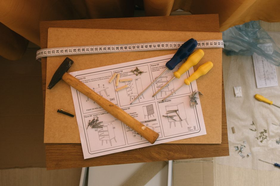 Llegó el mueble y faltan piezas: qué hacer paso a paso
